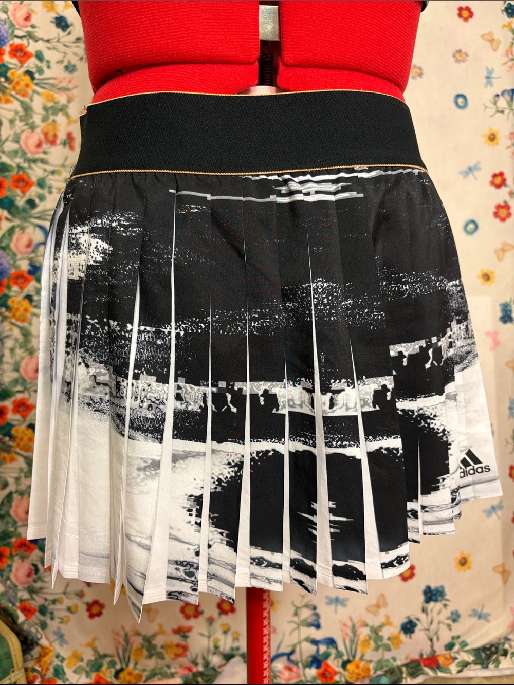Adidas - Black and White Graphic Pleated Mini Skirt - Picture 2 of 8
